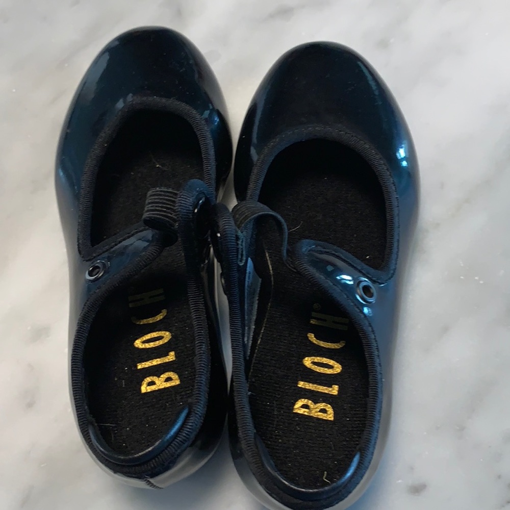 Black patent tap shoe
